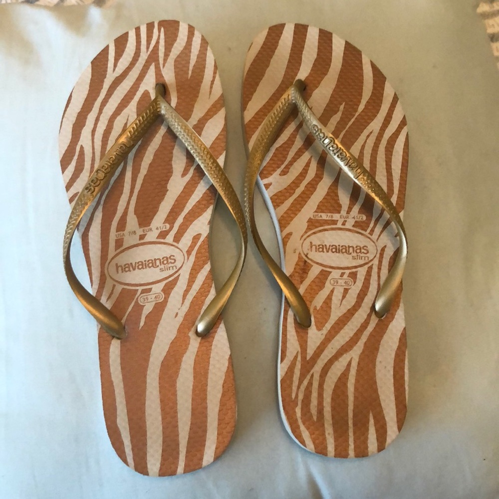 Havaianas Slim in Gold animal print pattern